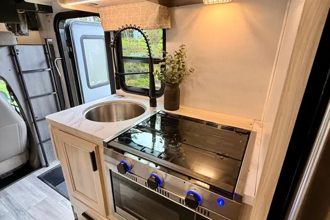 Family&Pet Friendly - 2024 Forest River SUNSEEKER 2250