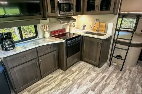 Paradise Hideaway | Delivered RV Rental | Sleeps 6