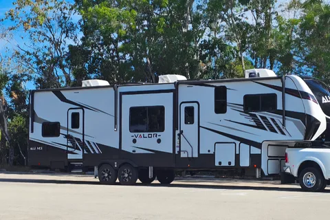 FamAlly Alliance RV Valor 37v13 Toy Hauler Fifth Wheel