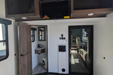 FamAlly Alliance RV Valor 37v13 Toy Hauler Fifth Wheel