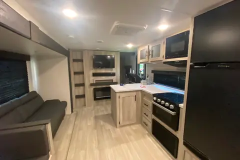 Louisa's KZ 261 BHKSE Travel Trailer