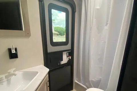 Louisa's KZ 261 BHKSE Travel Trailer