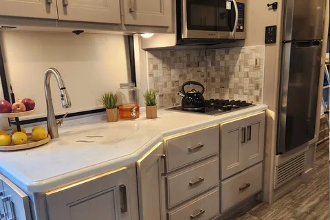 2023 CONVENIENT & EASY TO DRIVE RV!!! MIRAMAR...