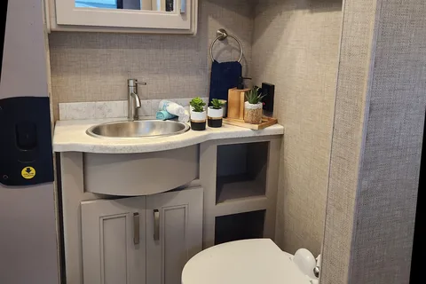 2023 CONVENIENT & EASY TO DRIVE RV!!! MIRAMAR...