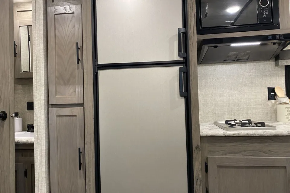 Caledonia's 2022 Grand Design 25bh Travel Trailer