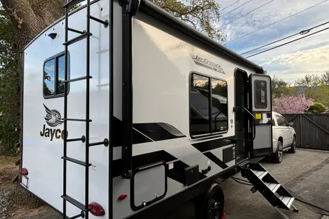 Modern Couples Escape | New & Clean | Easy Towing