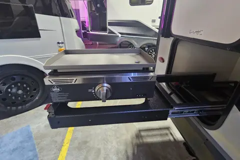Modern Couples Escape | New & Clean | Easy Towing