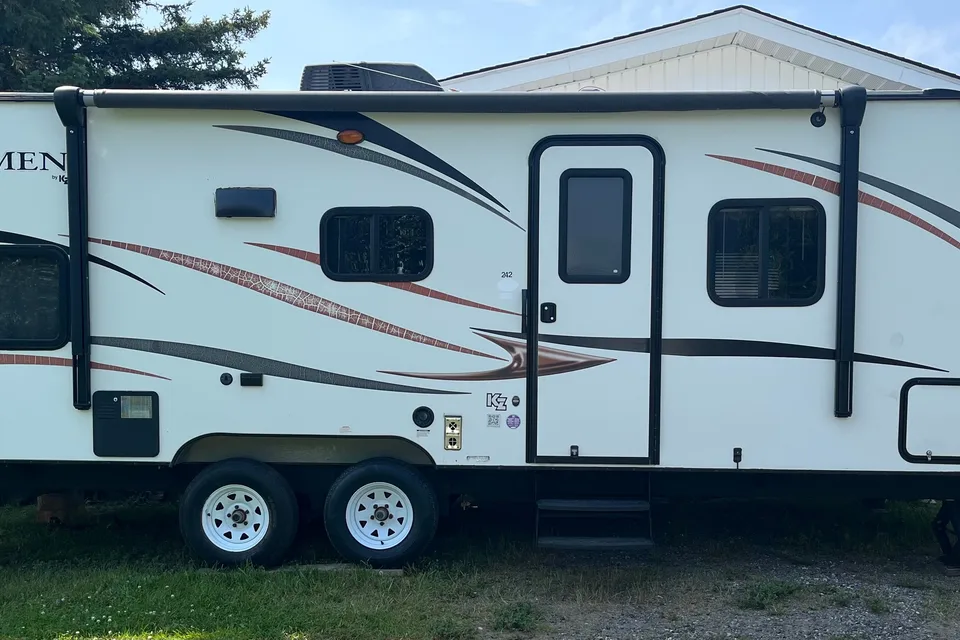 🇨🇦 Dan & Monique’s 24’ KZ Sportsmen Travel Trailer. Family Friendly!  Easy booking!