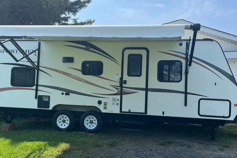 🇨🇦 Dan & Monique’s 24’ KZ Sportsmen Travel Trailer. Family Friendly!  Easy booking!