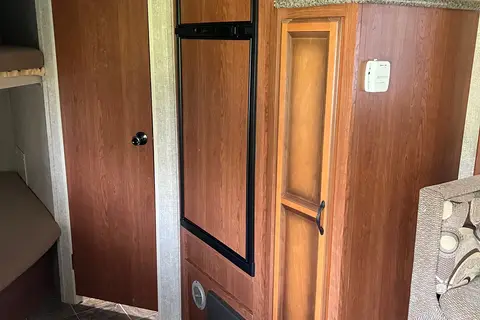 🇨🇦 Dan & Monique’s 24’ KZ Sportsmen Travel Trailer. Family Friendly!  Easy booking!