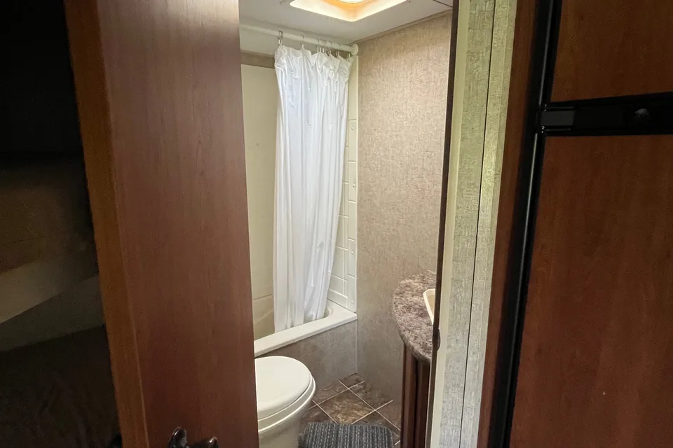 🇨🇦 Dan & Monique’s 24’ KZ Sportsmen Travel Trailer. Family Friendly!  Easy booking!