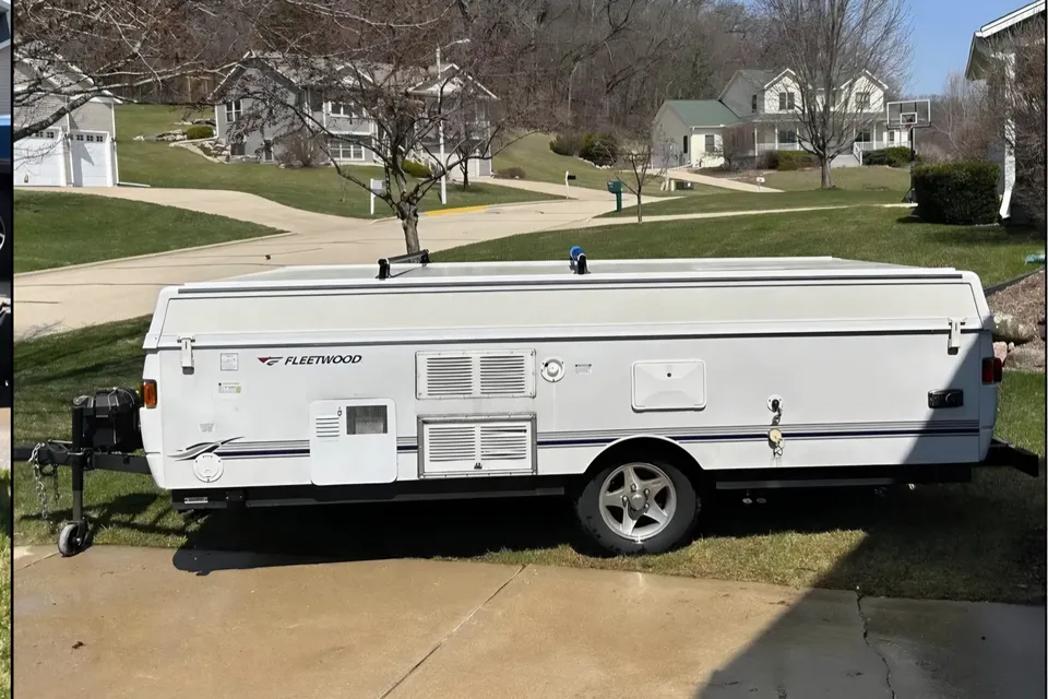 Kris's Fleetwood Sunvalley Tent Trailer