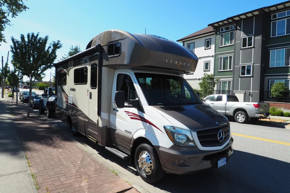 Luxury Mercedes Navion – Includes High Speed Internet & Parks Canada Discovery Pass*!