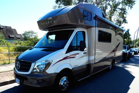 Luxury Mercedes Navion – Includes High Speed Internet & Parks Canada Discovery Pass*!