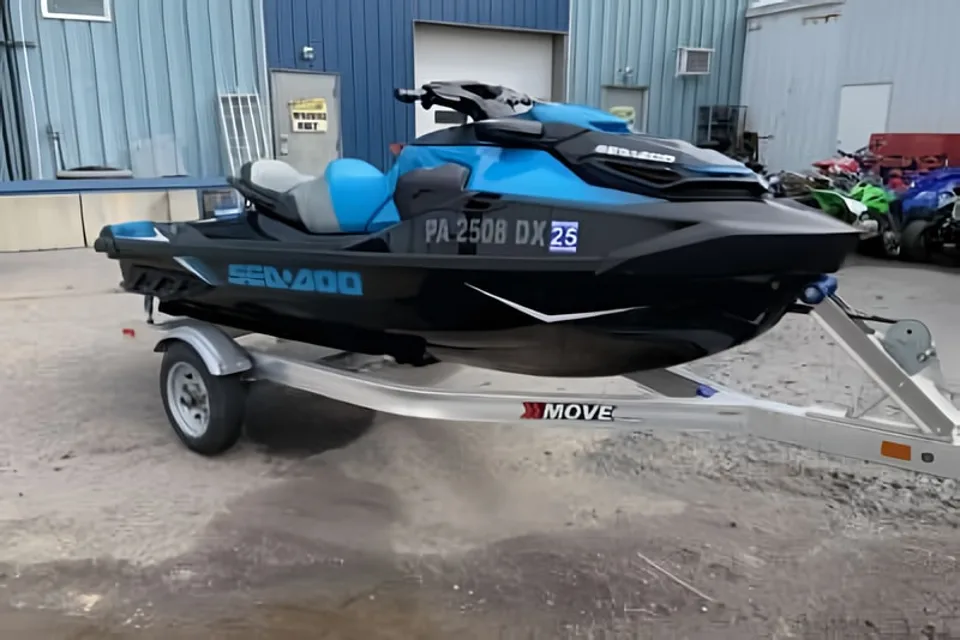 Luxury Mercedes Navion – Includes High Speed Internet & Parks Canada Discovery Pass*!