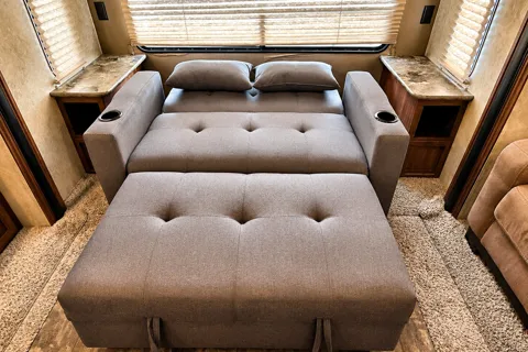Jacob & Hannah's Cozy Keystone Cougar 29 RLI Fifth Wheel