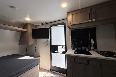 Jay's Coleman 17B Travel Trailer
