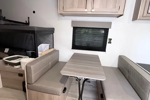 Jay's Coleman 17B Travel Trailer