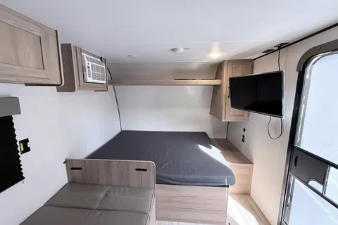 Jay's Coleman 17B Travel Trailer