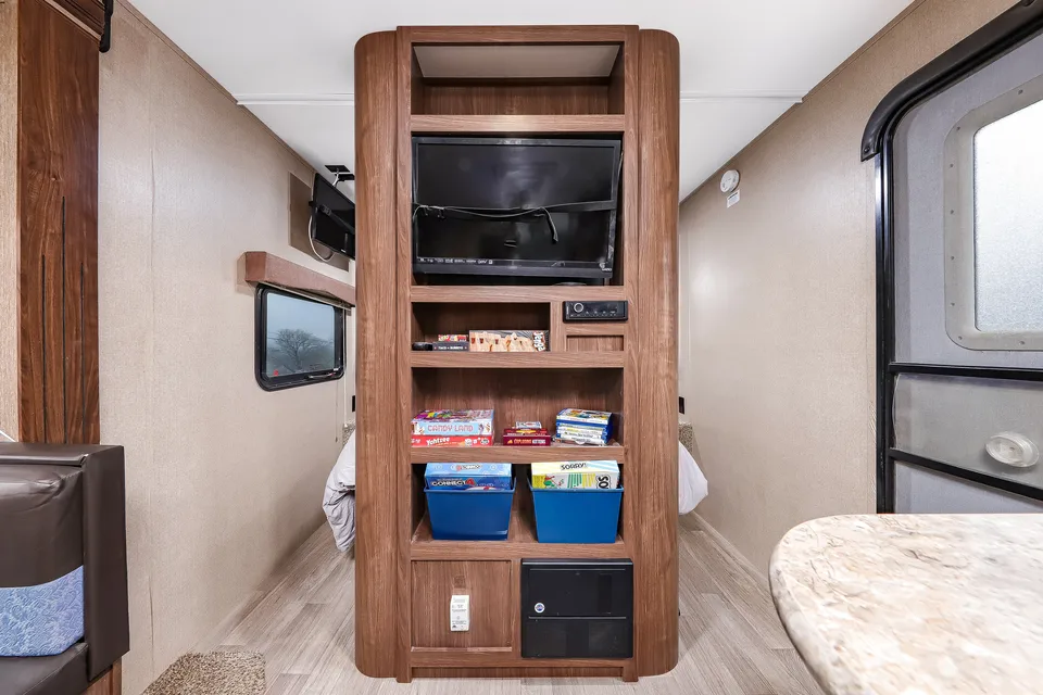 Family Fun Rv Rentals Way of Life's Dutchmen Coleman Lantern - 2 room bunkbed Travel Trailer LC1