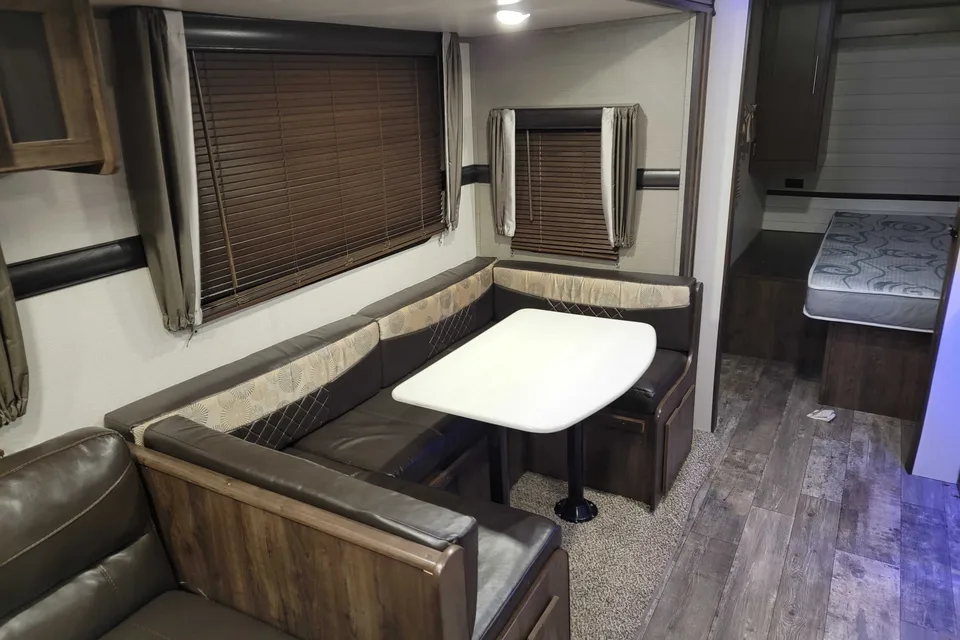 David 's Crossroads Volante Travel Trailer