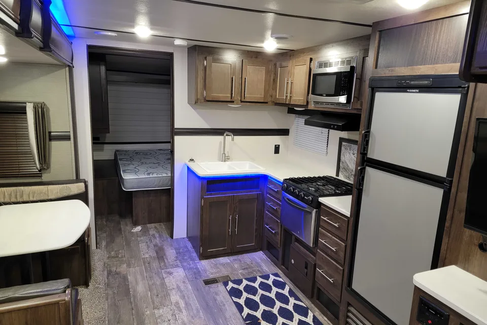 David 's Crossroads Volante Travel Trailer