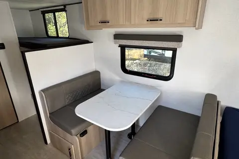 Travel Trailer 3300lbs sleeps 5