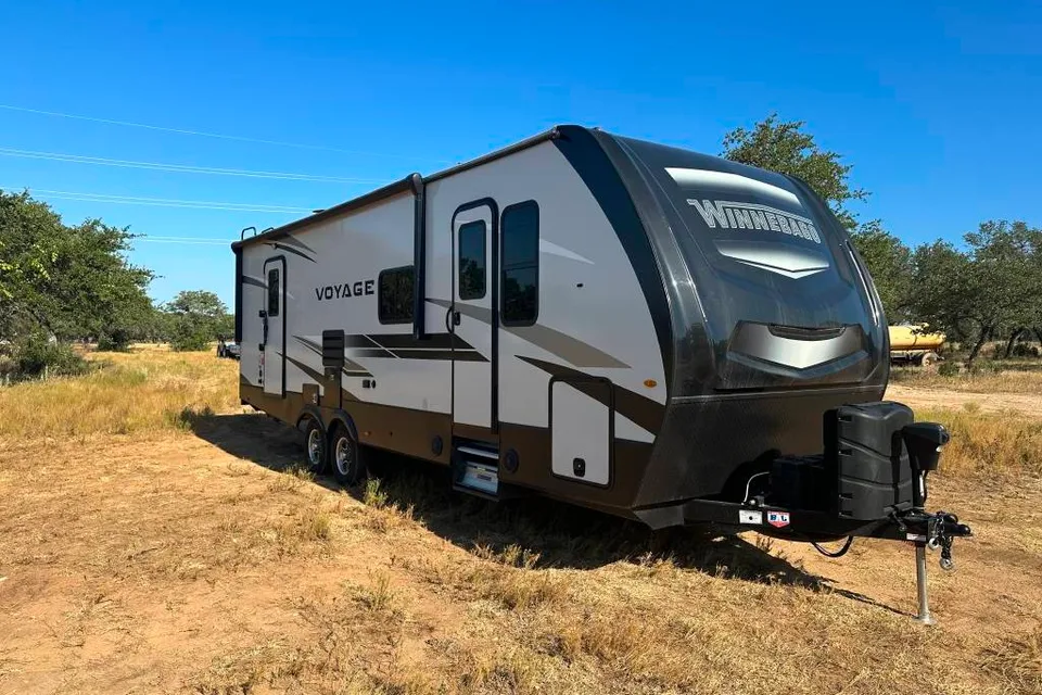 31' Winnebago Voyage Travel Trailer