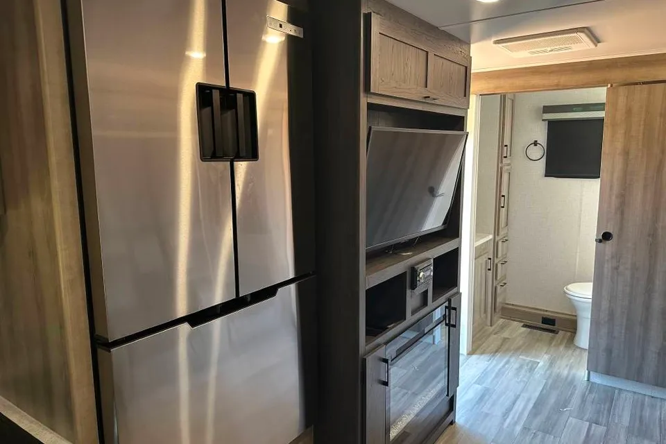 31' Winnebago Voyage Travel Trailer