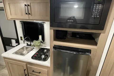 Ed's Keystone Coleman 17b Travel Trailer