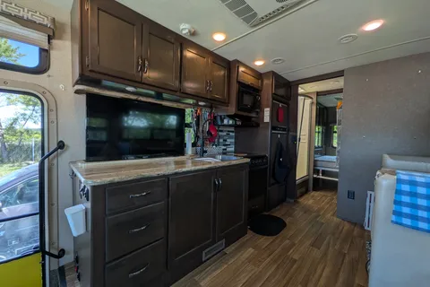 Jamie's Thor Motor Coach ace Class A