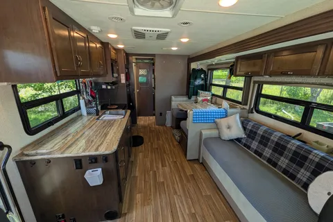Jamie's Thor Motor Coach ace Class A