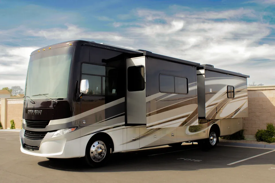 Tiffin Open Road Allegro-private king bedroom, 4 slide-outs, super spacious!
