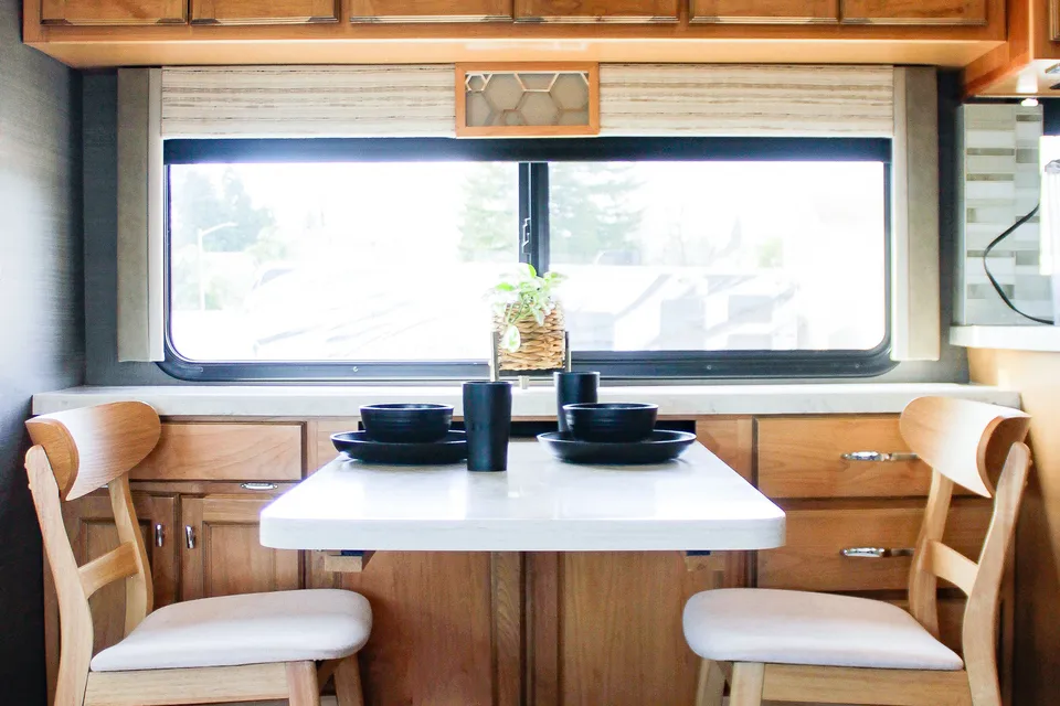 Tiffin Open Road Allegro-private king bedroom, 4 slide-outs, super spacious!