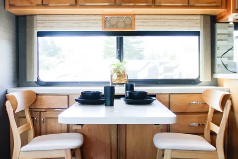 Tiffin Open Road Allegro-private king bedroom, 4 slide-outs, super spacious!