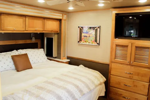 Tiffin Open Road Allegro-private king bedroom, 4 slide-outs, super spacious!