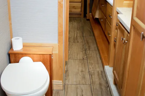 Tiffin Open Road Allegro-private king bedroom, 4 slide-outs, super spacious!