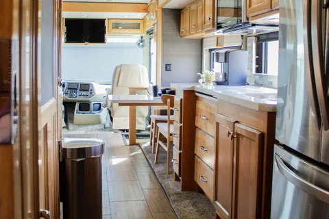 Tiffin Open Road Allegro-private king bedroom, 4 slide-outs, super spacious!