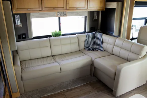 Tiffin Open Road Allegro-private king bedroom, 4 slide-outs, super spacious!