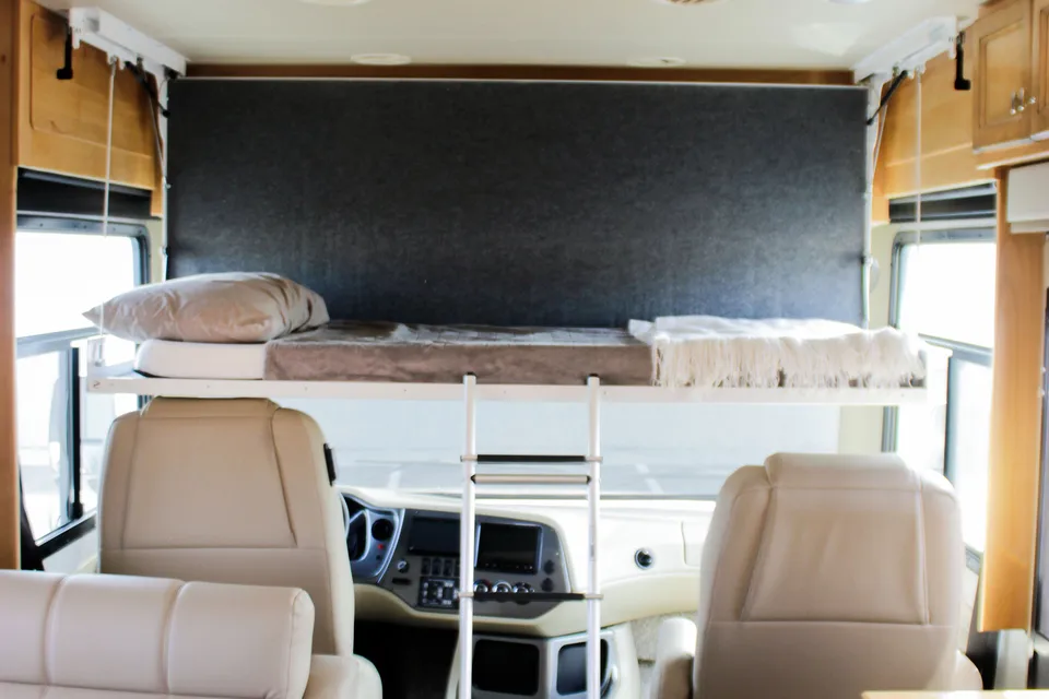 Tiffin Open Road Allegro-private king bedroom, 4 slide-outs, super spacious!