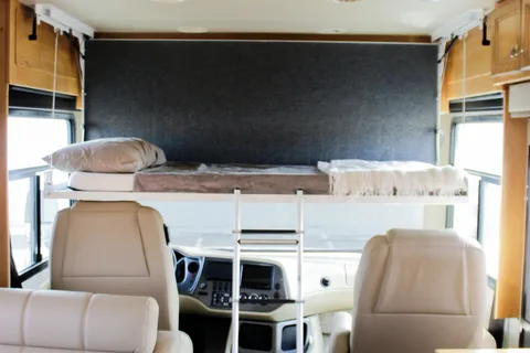 Tiffin Open Road Allegro-private king bedroom, 4 slide-outs, super spacious!