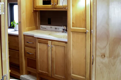 Tiffin Open Road Allegro-private king bedroom, 4 slide-outs, super spacious!