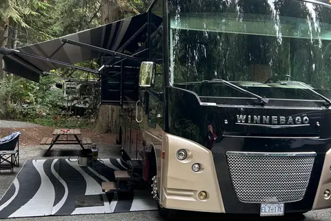 Swans Winnebago VISTA 35F LX Class A