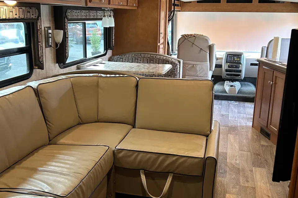 Swans Winnebago VISTA 35F LX Class A