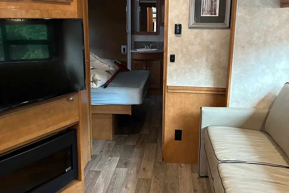 Swans Winnebago VISTA 35F LX Class A