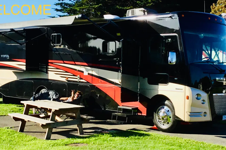 Swans Winnebago VISTA 35F LX Class A