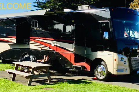 Swans Winnebago VISTA 35F LX Class A