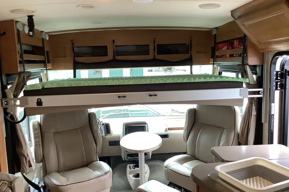 Swans Winnebago VISTA 35F LX Class A