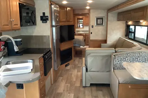 Swans Winnebago VISTA 35F LX Class A