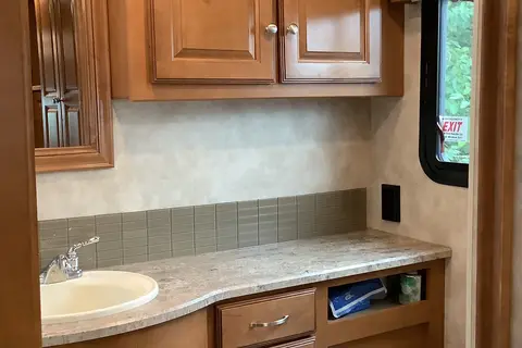 Swans Winnebago VISTA 35F LX Class A